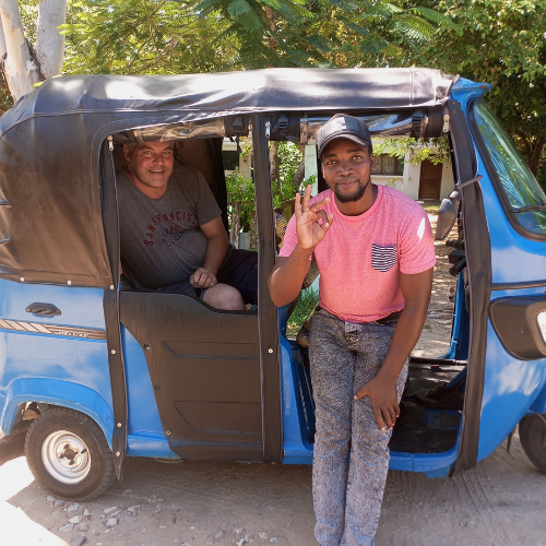 Local village tour by tuktuk Unieke solo mindfulness retraite in Afrika
