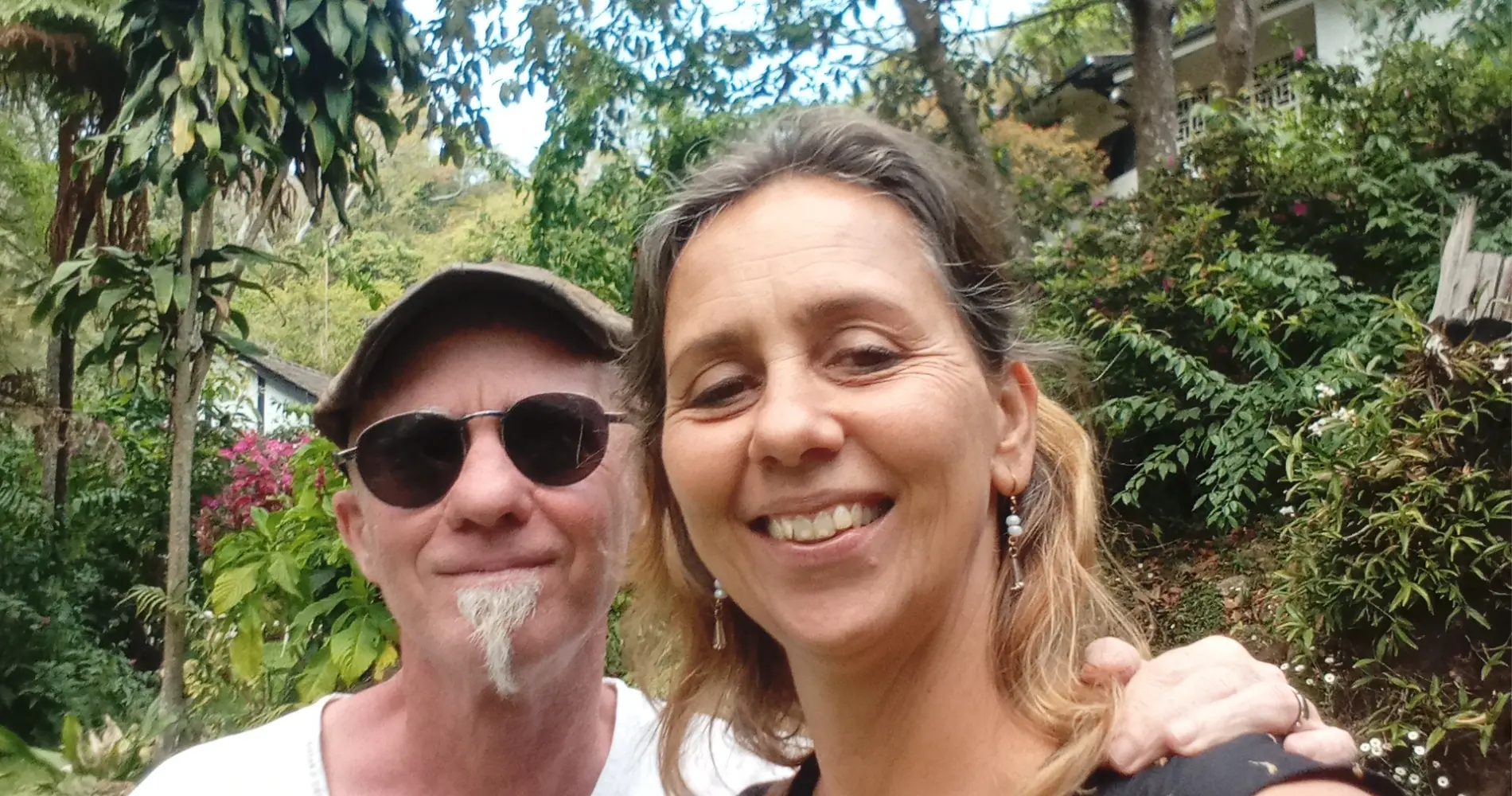 Ons huis met tropische tuin en zeezicht Solo Mindfulness Retraite & Yoga in Afrika Mozambique. Persoonlijke reizen op maat.