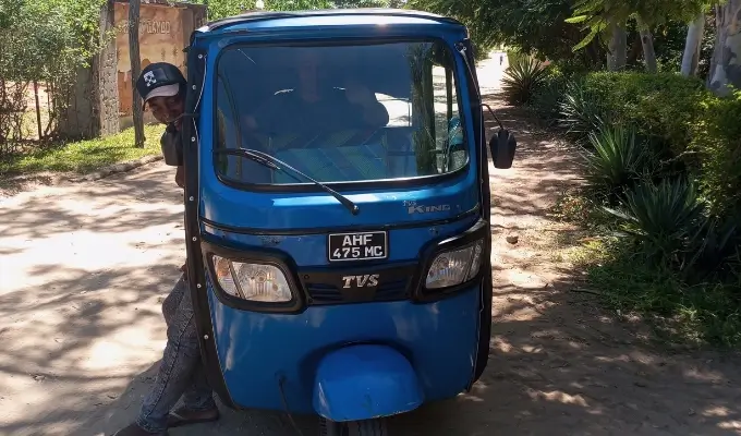 What to do in Vilanculos Mozambique? Take a local Tuk Tuk tour