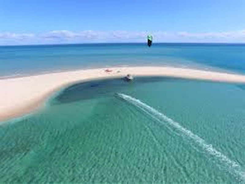 Kitesurfing in Mozambique Kitesurfing in Mozambique on the magical Bazaruto Archipelago